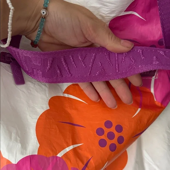 ALOHA Collection Special Edition Hawaiian Airlines Tote Set - Picture 3 of 4